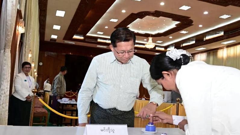 Partido apoiado pelo Exército lidera primeira fase das eleições em Mianmar