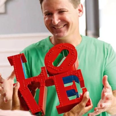 LEGO oferece promoções de Dia dos Namorados; Love Sculpture atinge menor preço