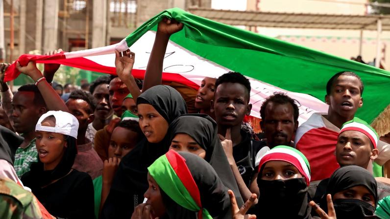 Regiões da Somália rejeitam decisão de Mogadíscio de cortar laços com UAE