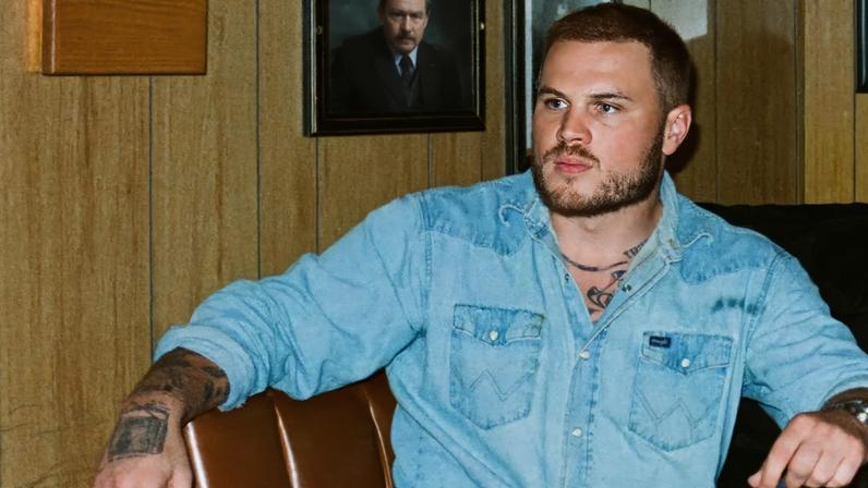 Zach Bryan lança álbum With Heaven on Top