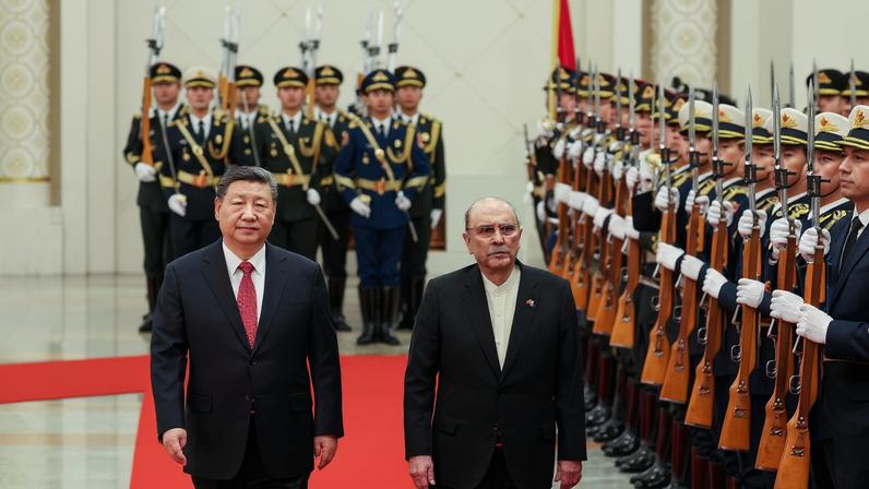 Chinese President Xi Jinping and Pakistani President Asif Ali Zardari walk past the honour guards during a welcome ceremony at the Great Hall of the People in Beijing, China, 05 February 2025. WU HAO/Pool via REUTERS/File Photo