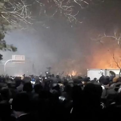Irã promete retaliar caso EUA ataquem, em meio a protestos