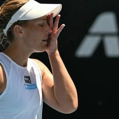 Tenista surpreende adversária após saque polêmico no Australian Open