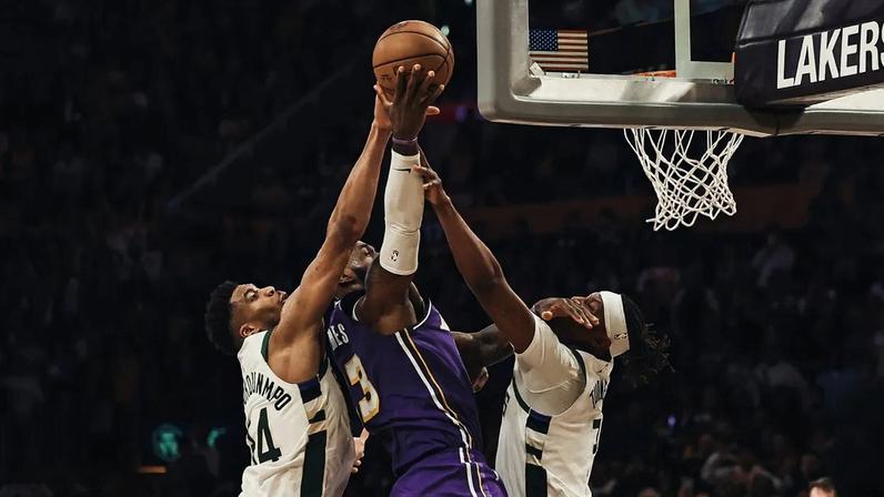 Giannis lidera Bucks na vitória sobre o Lakers