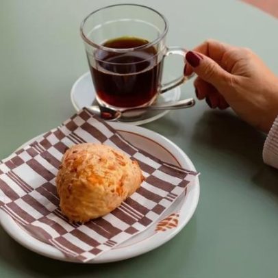 Receita fácil de pão de queijo do restaurante mineiro Lena é divulgada