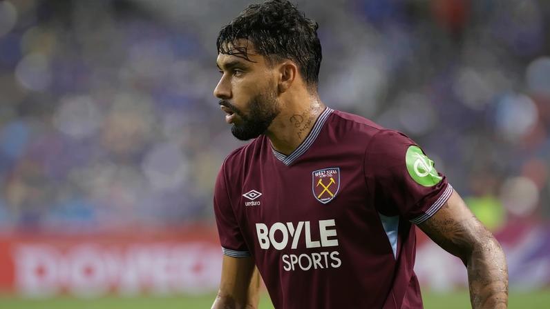 Lucas Paquetá, ex-Flamengo, em ação pelo West Ham durante amistoso contra o Everton (Foto: Patrick McDermott/AFP)