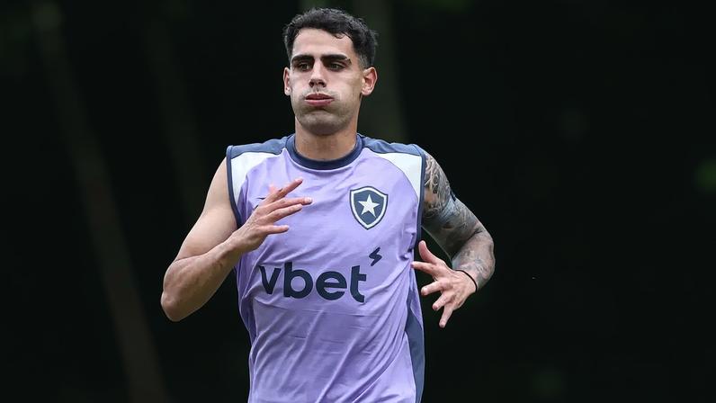 Lucas Villalba em primeiro treino com o elenco do Botafogo (Foto: Vítor Silva / Botafogo)