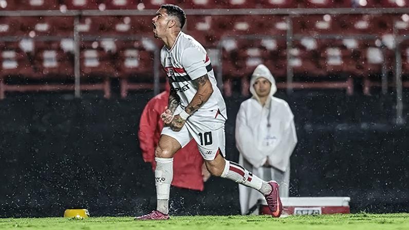 Luciano comemora gol