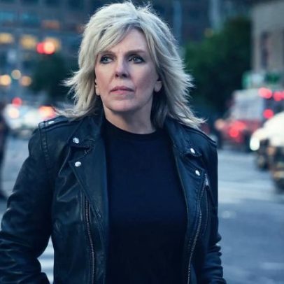 Lucinda Williams lança álbum crítico a Trump com pergunta: Devo ter medo?