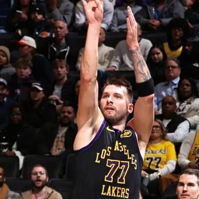 Luka Doncic faz triplo-duplo e Lakers vencem Wizards