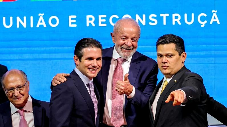 O presidente da Câmara, Hugo Motta, o presidente Lula e o presidente do Senado, Davi Alcolumbre. Foto: Fabio Rodrigues-Pozzebom/ Agência Brasil