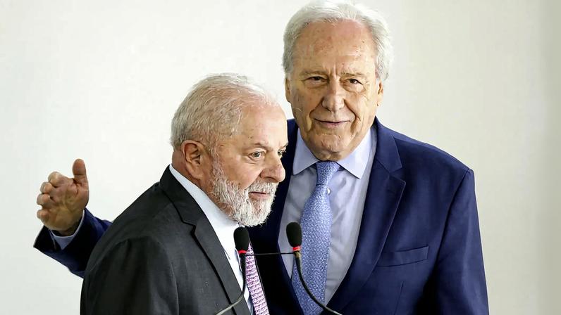O presidente Lula e o ex-ministro da Justiça Ricardo Lewandowski: uma das razões da saída foi a associação de seu nome ao Banco Master. (Foto: Marcelo Camargo/Agência Brasil)