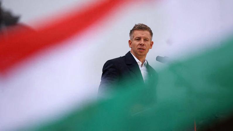 Peter Magyar, leader of the opposition TISZA party, delivers a speech to mark the 69th anniversary of the Hungarian Uprising of 1956, in Budapest, Hungary, October 23, 2025. REUTERS/Bernadett Szabo /File Photo