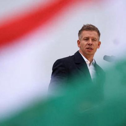 Oposição húngara mantém liderança em pesquisas com apoio da juventude