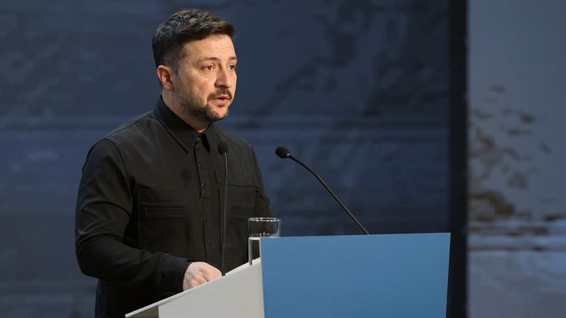 Zelenskiy declara estado de emergência no setor de energia após ataque russo