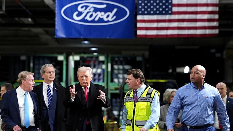 Donald Trump, en la planta de Ford River Rogue, en Dearborn, Detroit, Michigan, este martes.