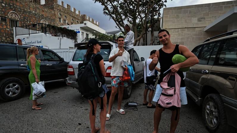 Turistas ficam presos em ilha remota do Iêmen após racha entre Arábia Saudita e Emirados
