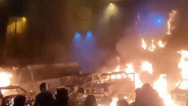 Manifestantes protestam contra o governo do Irã em Teerã