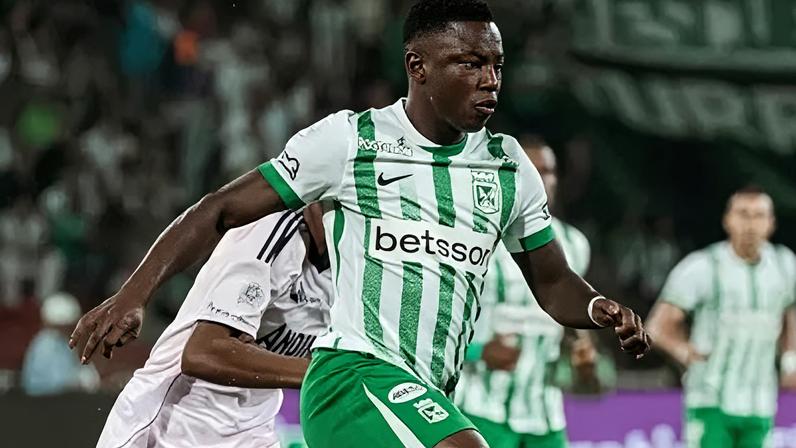Marino Hinestroza atuando pelo Atlético Nacional