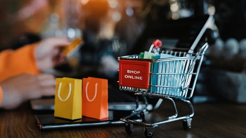 Levantamento indica que 31% dos consumidores devem comprar por marketplaces na Black Friday; Estudo comparou Amazon, Mercado Livre, Magazine Luiza e Shopee, e explica como escolher a melhor plataforma marketplaces