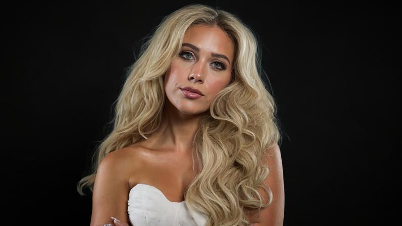 Megan Moroney lança Cloud 9 com participações de Kacey Musgraves e Ed Sheeran