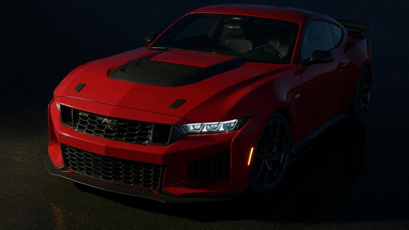 O motor V8 5.2 supercharged do Dark Horse SC é acoplado a uma transmissão de dupla embreagem de sete velocidades para trocas rápidas e precisas