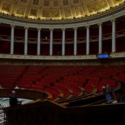 Governo francês vence segundo voto de desconfiança sobre acordo Mercosul