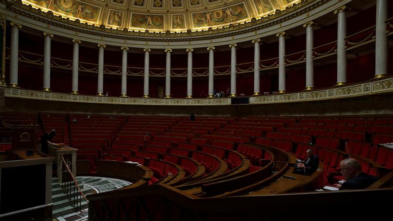 Governo francês vence primeira moção de censura sobre acordo com Mercosul