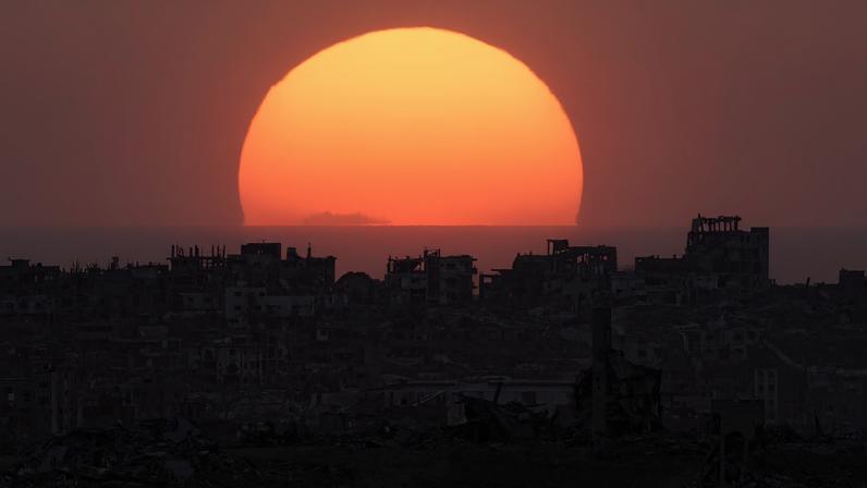 The sun sets over north Gaza, as seen from the Israeli side of the border, July 28, 2025. REUTERS/Amir Cohen