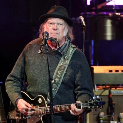 Neil Young critica Donald Trump em editorial: 'It’s ICE Cold Here in America'