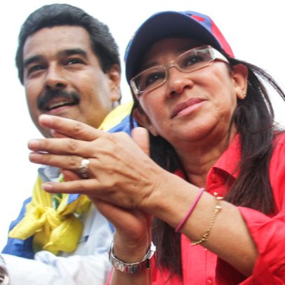 Operação militar captura Nicolás Maduro e Cilia Flores; casal é indiciado por narcoterrorismo em NY
