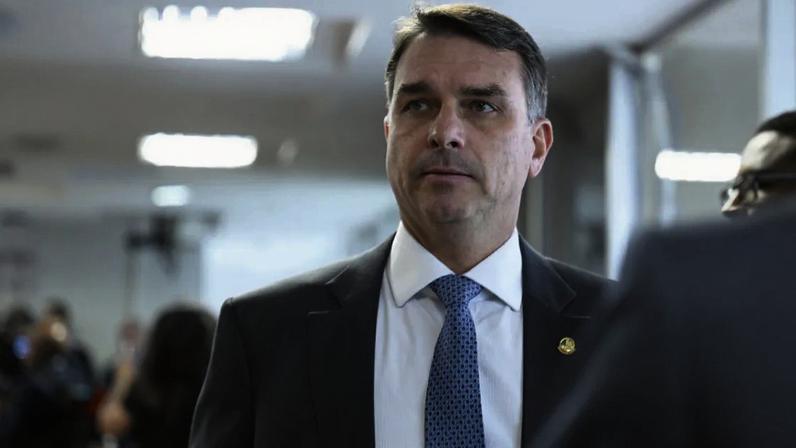 PF analisa pedido de Lewandowski para investigar Flávio