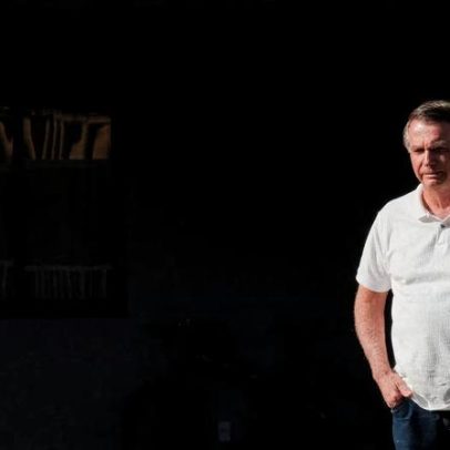Bolsonaro é levado ao hospital para exames após queda com lesão na cabeça