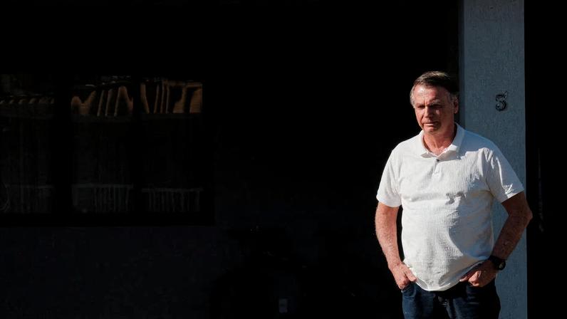 Brazil’s former President Jair Bolsonaro looks on from his home as Sao Paulo’s Governor Tarcisio de Freitas (not pictured) leaves after a visit in Brasilia, Brazil September 29, 2025. REUTERS/Diego Herculano/File Photo