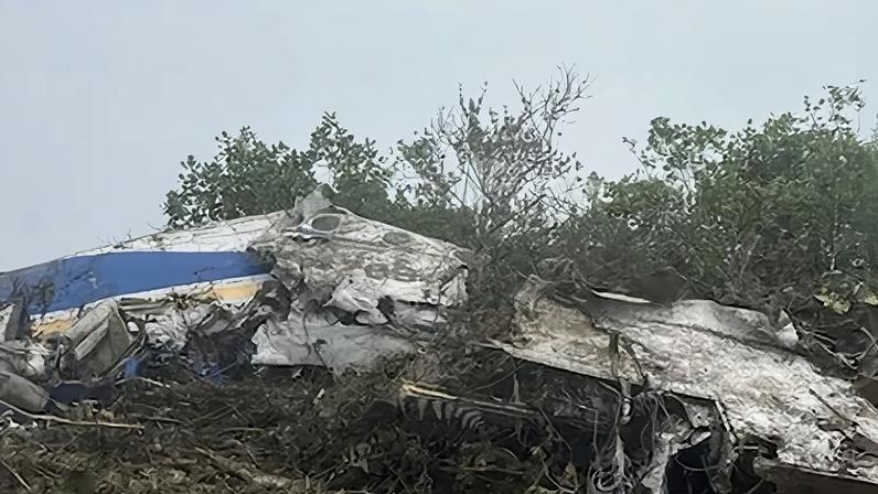 Restos del avión accidentado de Satena, en Norte de Santander, este miércoles.