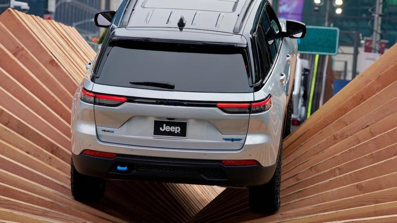 SUV Jeep Grand Cherokee 4xe: estabilizar a marca tornou-se uma das principais prioridades do CEO da Stellantis, Antonio Filosa. (Foto: Gabby Jones/Bloomberg)