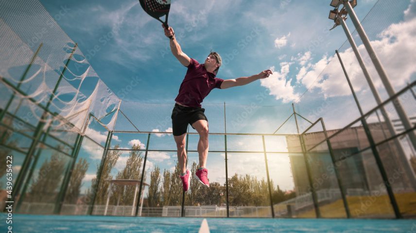 O pádel explodiu no Brasil: em dez anos, o esporte cresceu mais de 500% e mantém uma curva de expansão acelerada.