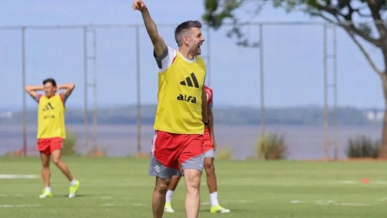 Paulo Pezzolano fará seu primeiro clássico pelo Internacional (Foto: Ricardo Duarte/SC Internacional)