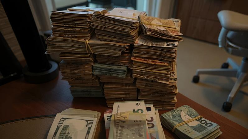 Dinheiro apreendido pela PF em nova fase da Operação Compliance Zero, em 14 de janeiro de 2026. Foto: Divulgação/PF