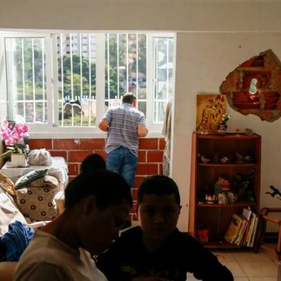 Venezuelanos enfrentam calma tensa no dia a dia após Maduro
