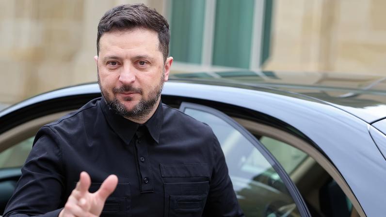 Ukraine's President Volodymyr Zelenskiy arrives for a meeting with Cyprus' President Nikos Christodoulides at the Presidential Palace in Nicosia, Cyprus January 7, 2026. REUTERS/Stringer