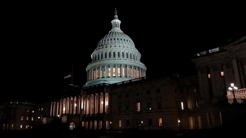 Senado dos EUA vota para frear Trump na Venezuela