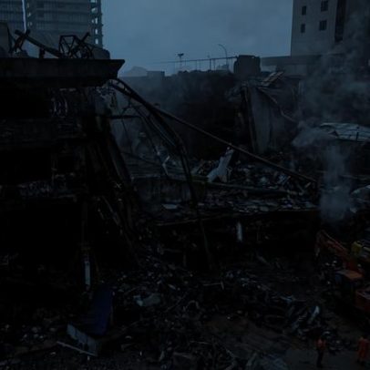Incêndio em shopping no Paquistão deixa 21 mortos