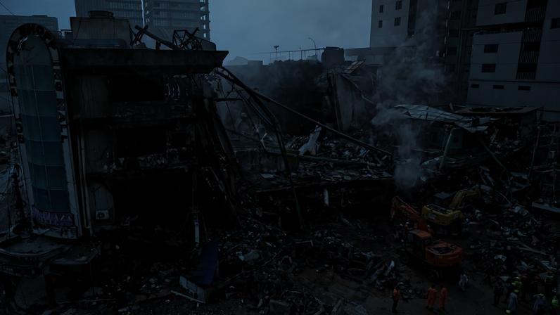 Trabalho de resgate em 19 de janeiro de 2026, após incêndio em shopping center em Karachi, no Paquistão. Foto: Asif Hassan/AFP