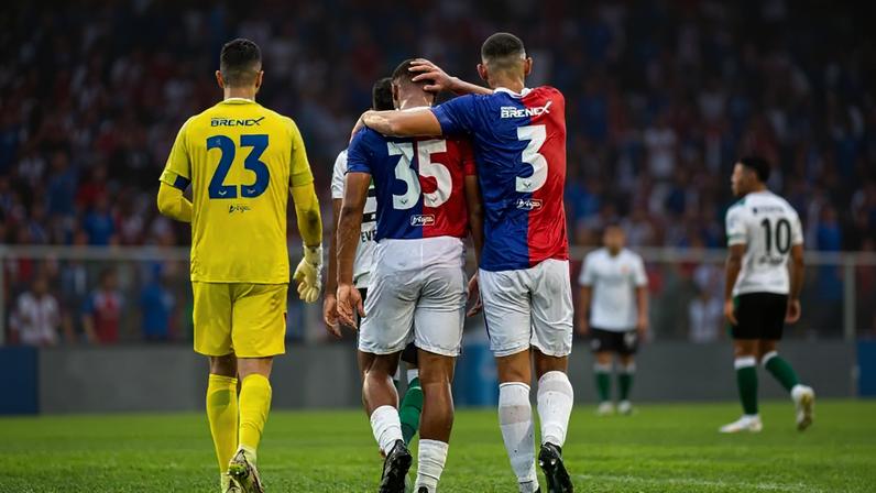 Rebaixado, Paraná Clube perdeu clássico contra o Coritiba na última rodada do Campeonato Paranaense 2025. Foto: Luis Garcia/Agif/Gazeta Press