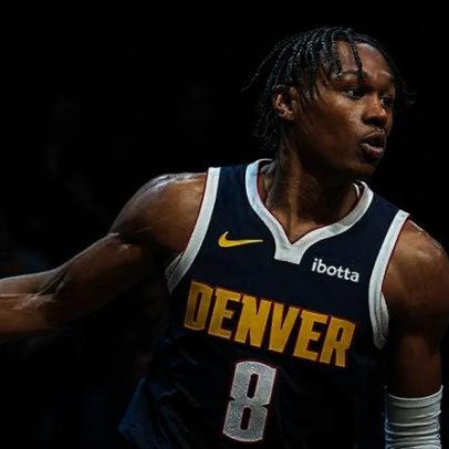 Jovem jogador do Nuggets vence astros e conquista prêmio da NBA