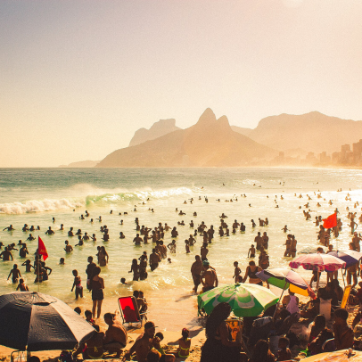 Valas de refluxo ampliam risco no mar durante ressaca no réveillon do Rio