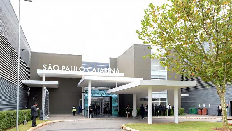 O São Paulo Catarina é operado pela JHSF e fica localizado próximo à Fazenda Boa Vista, condomínio para ultrarricos do mesmo grupo