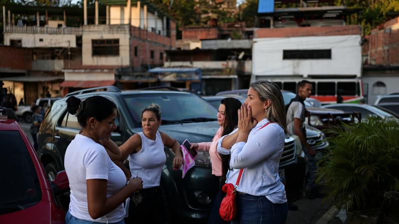 Women gather outside El Rodeo jail after Venezuela's National Assembly President Jorge Rodriguez announced that a significant number of both foreign and Venezuelan prisoners will be freed, in El Rodeo, Miranda state, Venezuela January 8, 2026. REUTERS/Gaby Oraa