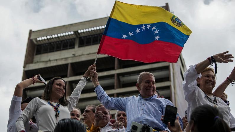 María Corina y Edmundo González durante un acto electoral en julio de 2024 en Venezuela